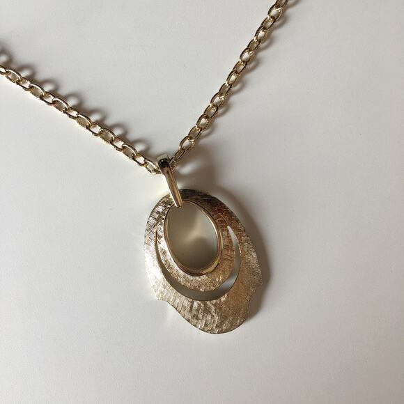 Vintage textured gold tone abstract modernist necklace - Picture 4 of 10